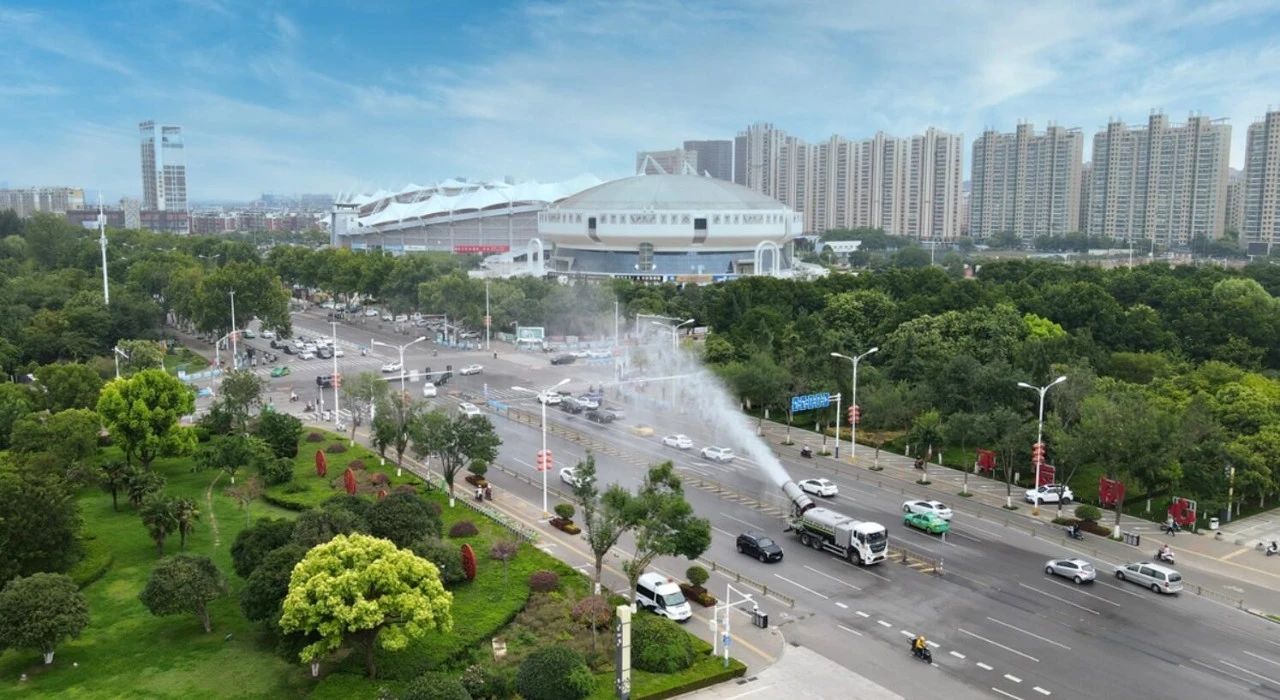 zoty中欧体育官方网站环境荣登“城市服务十大影响力企业”和“环卫装备十大影响力企业”双榜