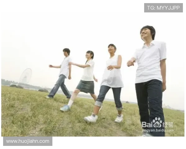 廖秋云训练完顺手拎走两袋米，这饭量我连她热身都跟不上